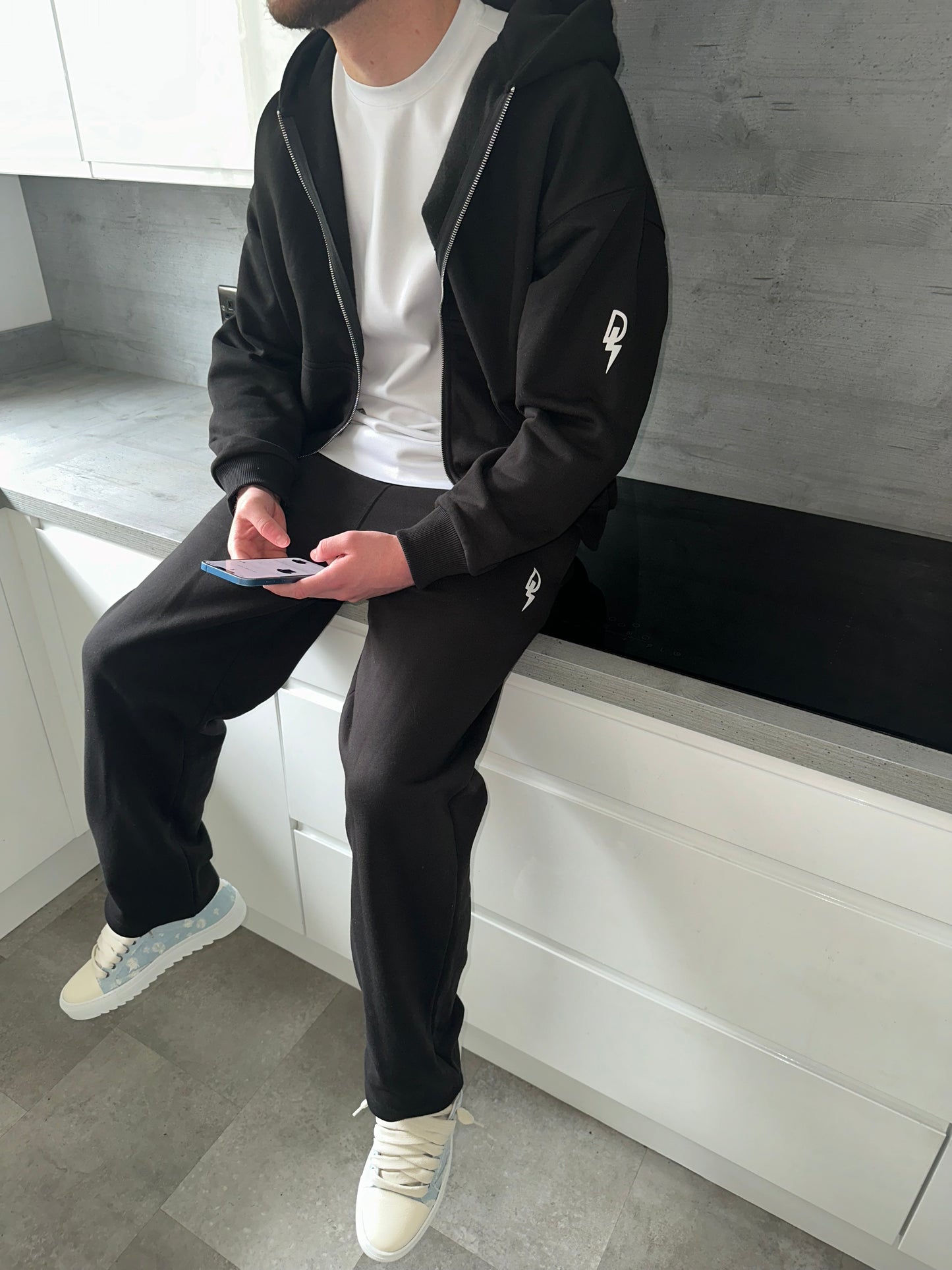 BLACK ESSENTIAL TRACKSUIT